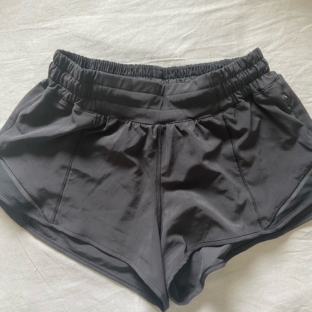 Lululemon low rise hotty hot short 2.5